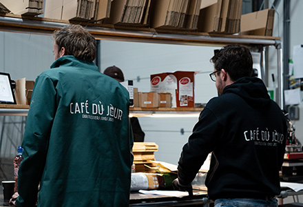 Menschen bei Café du Jour